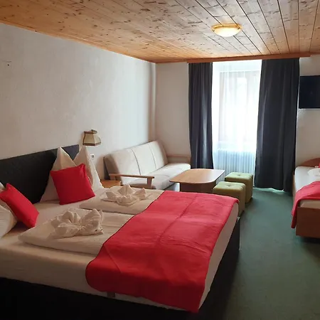 Weisses Roessel-cavallo Bianco מלון 3*