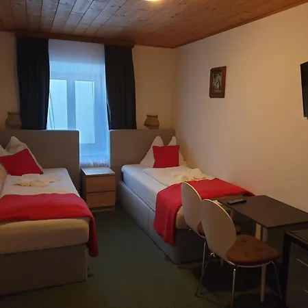 Weisses Roessel-cavallo Bianco 3*